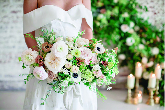 Hottest Wedding Dress Trends and Bouquet Styles That Compliment