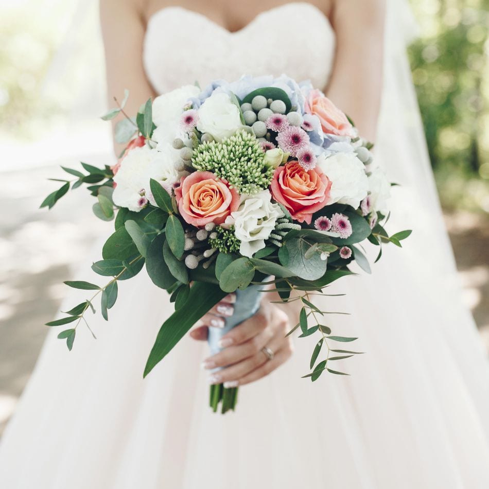 Internet Reacts to Bride’s Demands That Florist Create Wedding Arrangements for Free