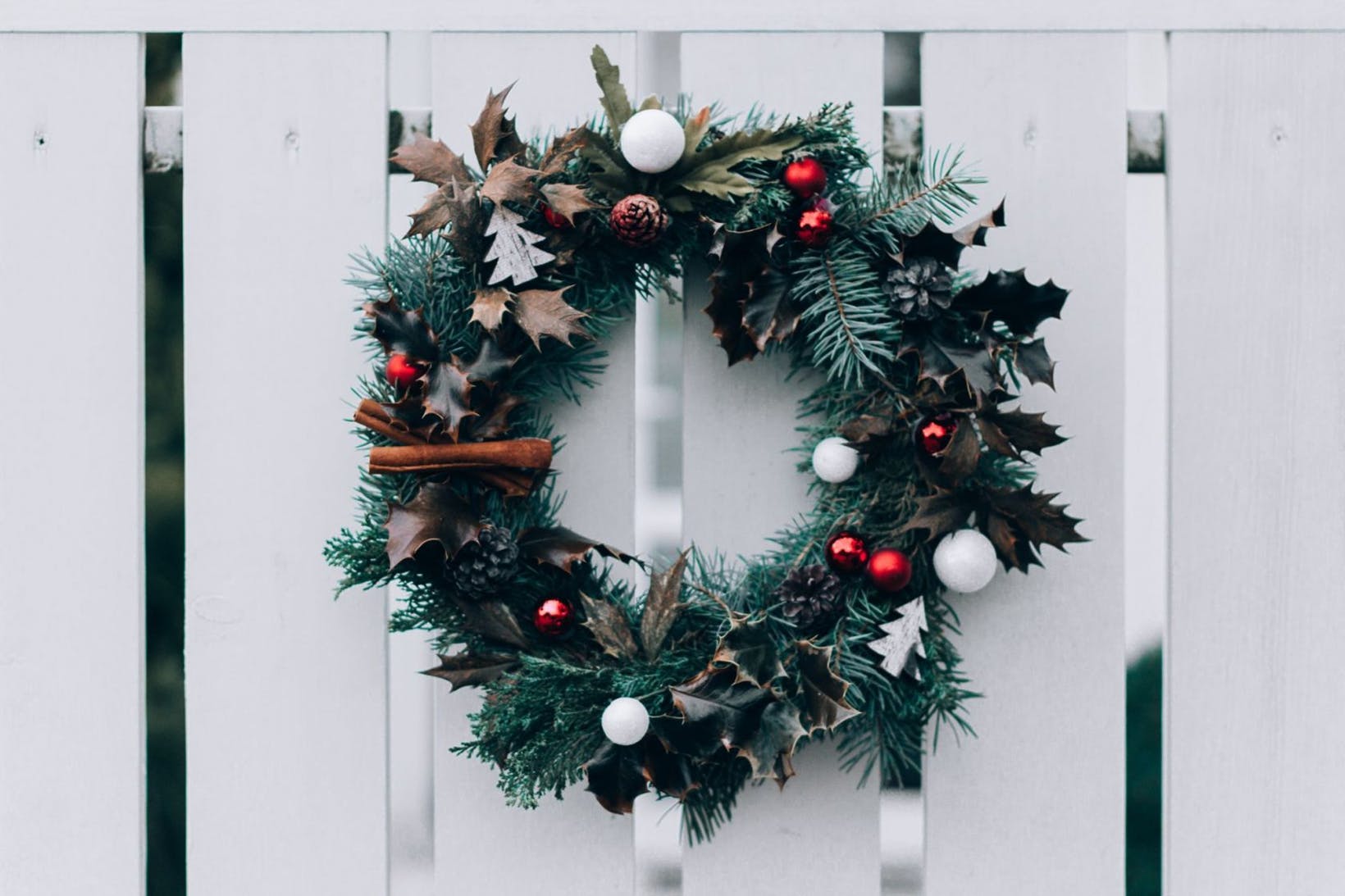 How to make your own Christmas wreath at home: top tips from florists