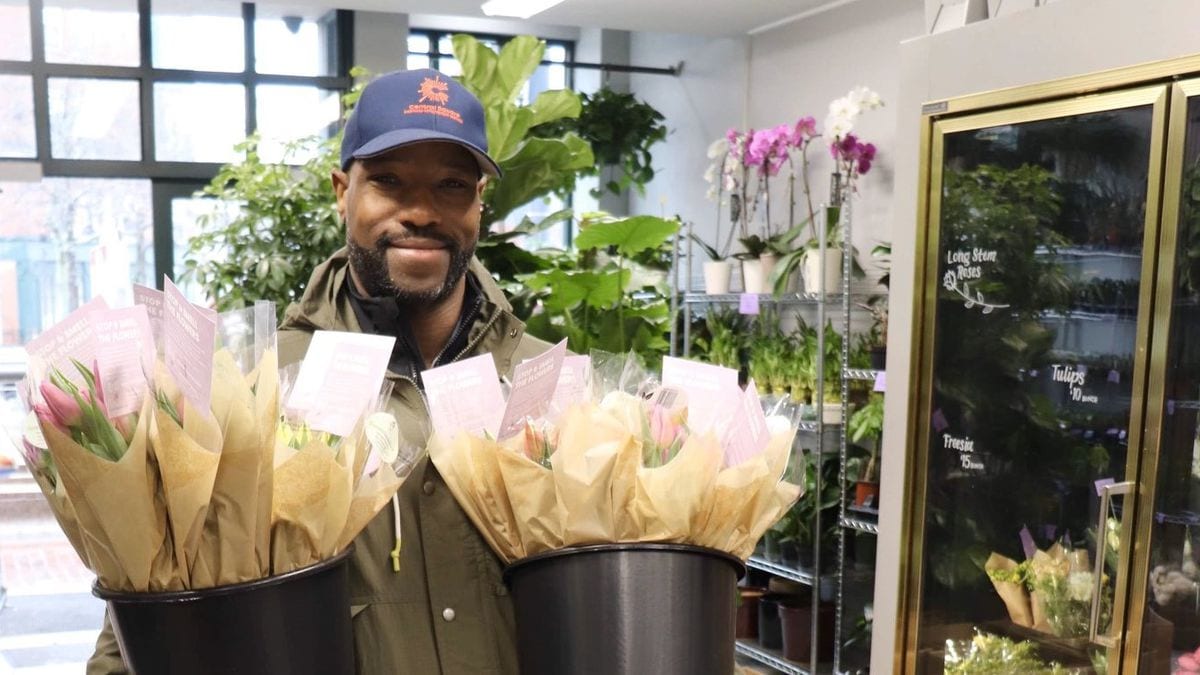 Central Square Florist offering free flowers to brighten up a dreary day of social distancing