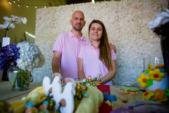Struggling Naples florist brings smiles in tough times, giving away flowers