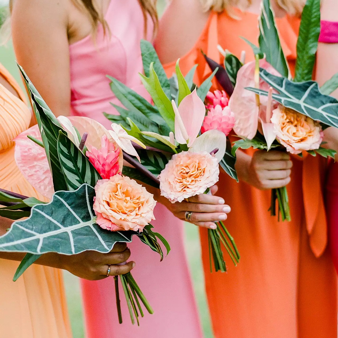 18 Striking Tropical Wedding Bouquets