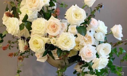 Three Takes on Pairing Flowers With Garden Roses