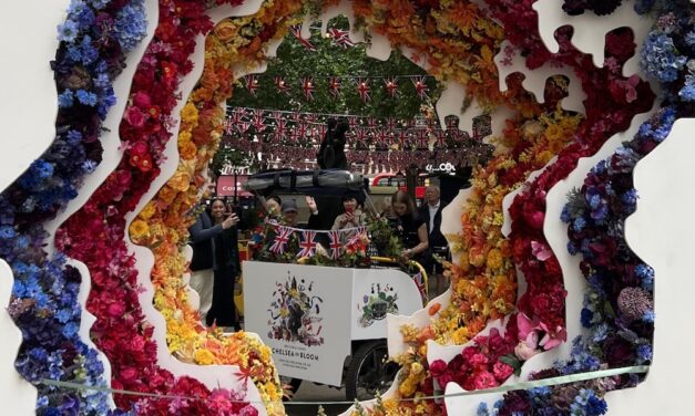 Flowers for the Queen: Celebrating 70th Jubilee and Reliability