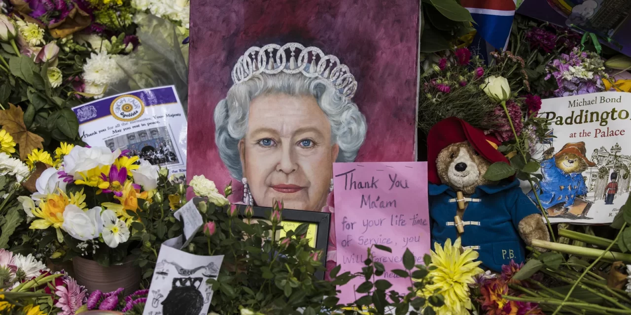 A London park blooms with flowers, stuffed animals and handwritten notes to the queen