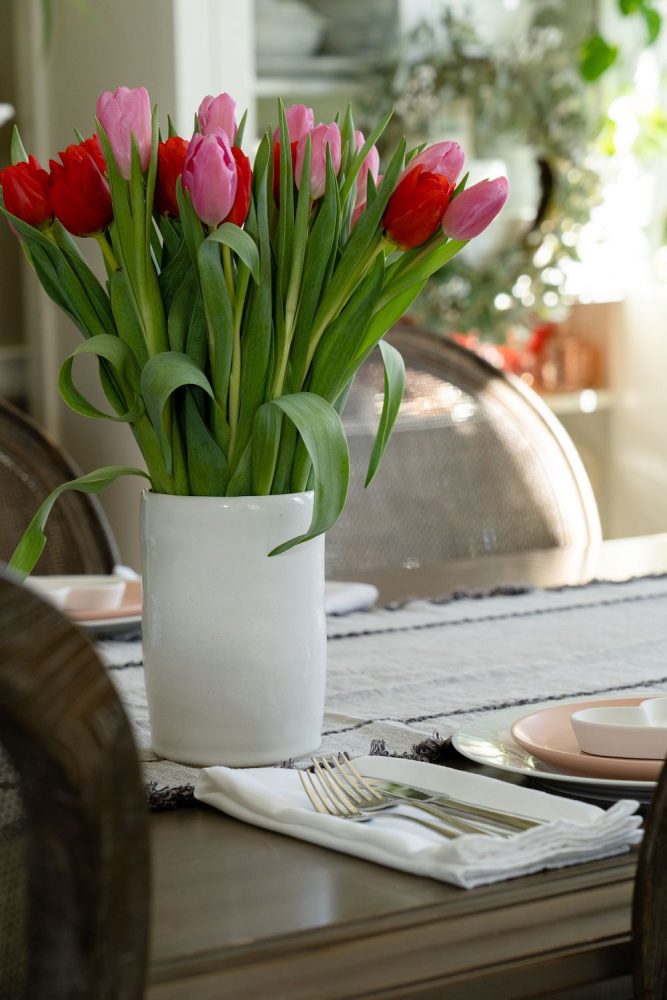 Red-Pinktulips in vase