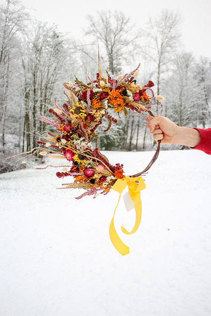 Van H Acres Florist adn Farm wreath in winter