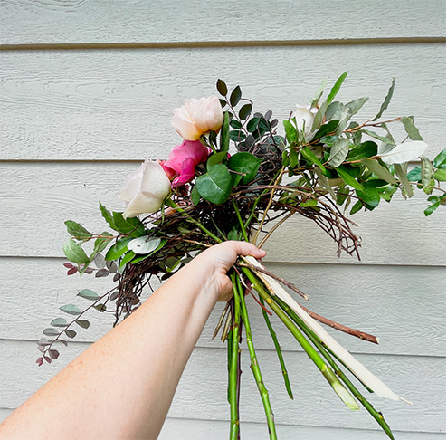 Bouquet Holder vs. Hand-tied: Which Technique Should You Be Using