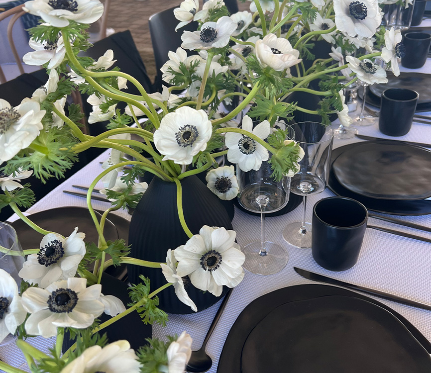 table decor all anemome flowers