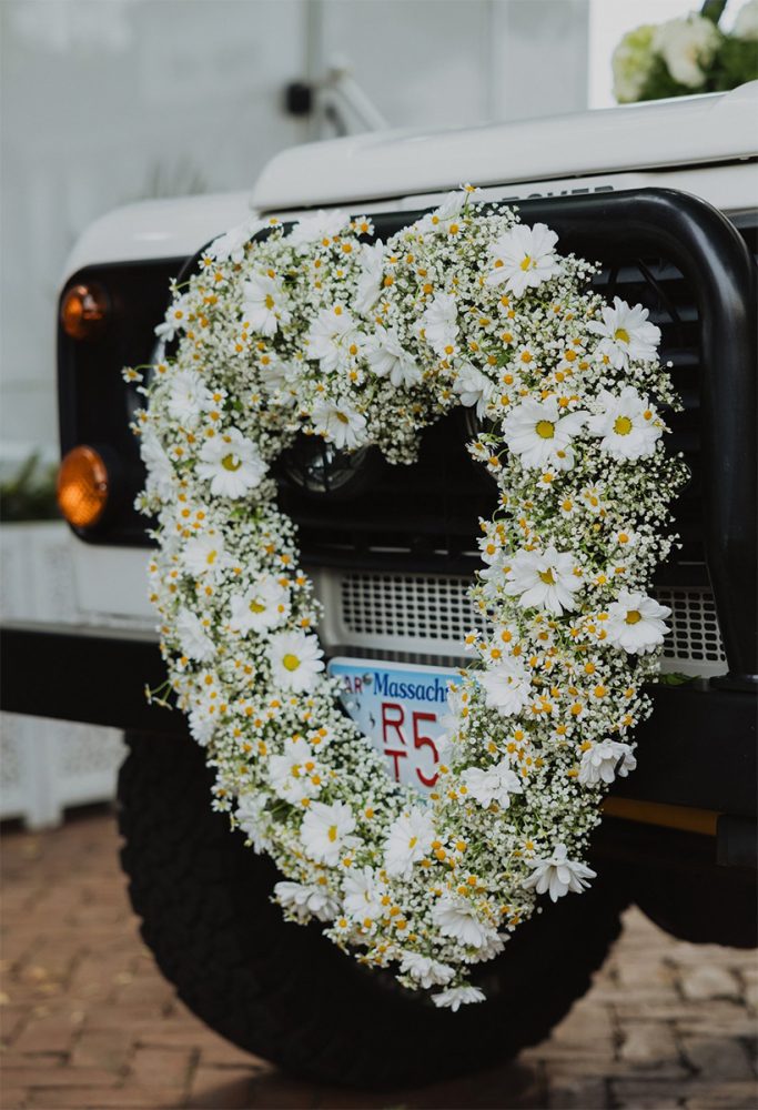 heart wreath of front of car